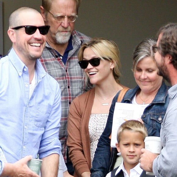 Reese Witherspoon, Jim Toth  et son fils Deacon à Santa Monica en 2011