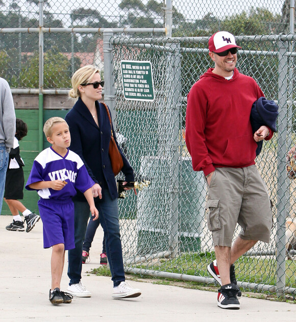 Reese Witherspoon, Jim Toth et son fils Deacon en 2011