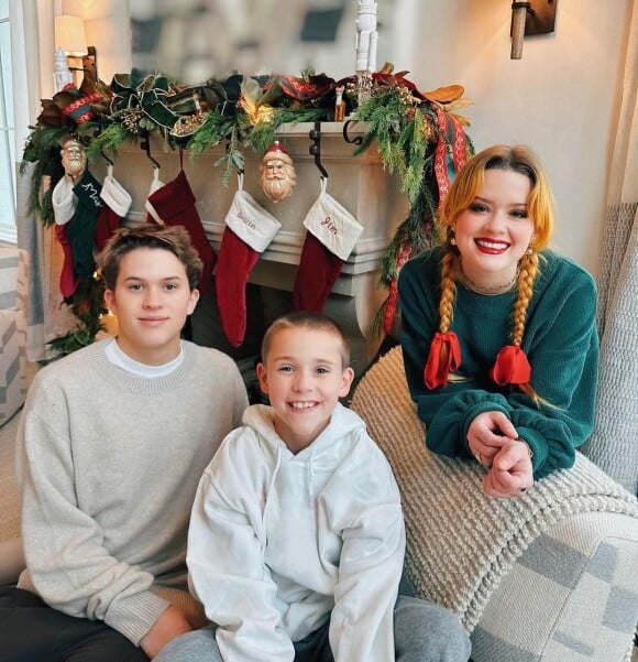 Reese Witherspoon et sa famille : Jim Toth, leur fils Tennesse ainsi que la fille et le fils de l'actrice avec Ryan Phillippe, Ava et Deacon