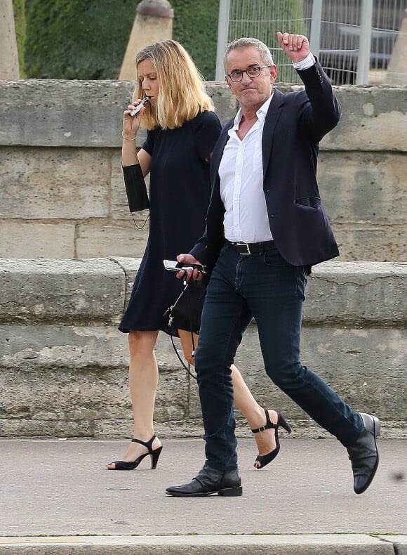 Christophe Dechavanne a parlé à coeur ouvert de sa taille, sujet de complexe quand il était enfant.
Exclusif - Christophe Dechavanne et Elena Foïs - hommage national à Jean-Paul Belmondo à l'Hôtel des Invalides à Paris © Panoramic / Bestimage