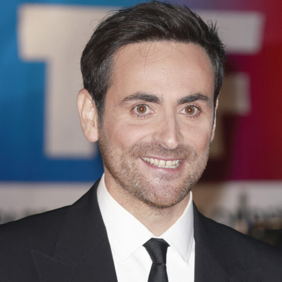 Camille Combal au photocall de la 24ème édition des "NRJ Music Awards (NMA)" au Palais des Festivals à Cannes le 18 novembre 2022. © Christophe Aubert via Bestimage 