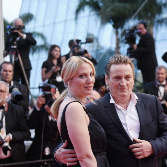 Benoît Magimel et Margot Pelletier se sont rencontrés en 2016. 
Benoît Magimel et sa femme Margot Pelletier à la montée des marches du film "Mascarade" lors du 75ème Festival International du Film de Cannes. © Rachid Bellak/Bestimage 