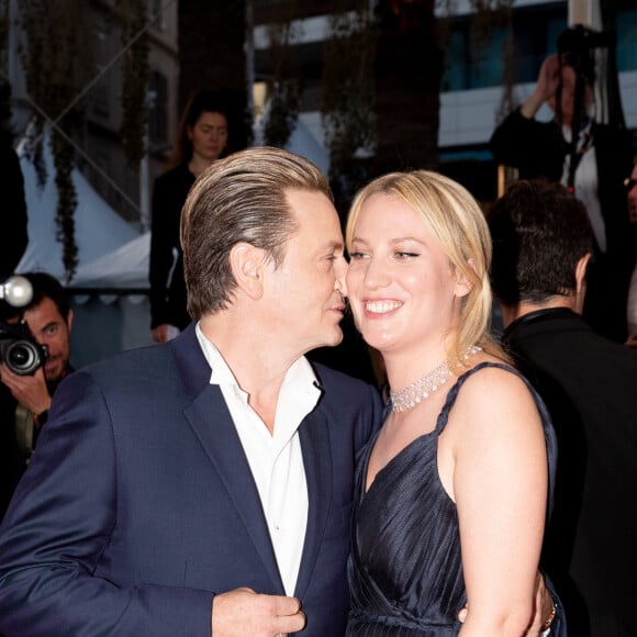 Benoit Magimel et sa femme Margot Pelletier - Montée des marches du film " Mascarade " lors du 75ème Festival International du Film de Cannes. Le 27 mai 2022 © Cyril Moreau / Bestimage 