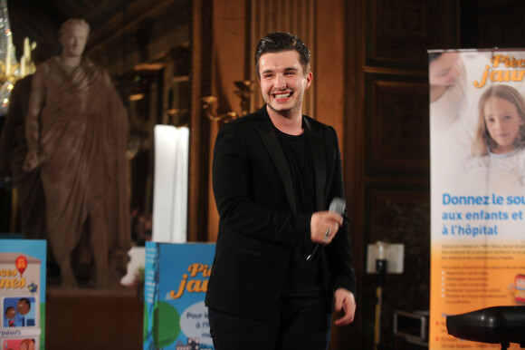 le chanteur Olympe (The Voice saison 2) participe au gala de charite 'Pieces Jaunes' au Chateau de Compiegne le 24 janvier 2014.