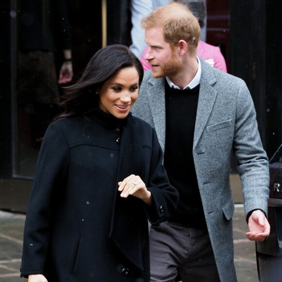 Le prince Harry, duc de Sussex, et Meghan Markle, duchesse de Sussex, enceinte quittent le Bristol Old Vic. à Bristol le 1er février 2019 