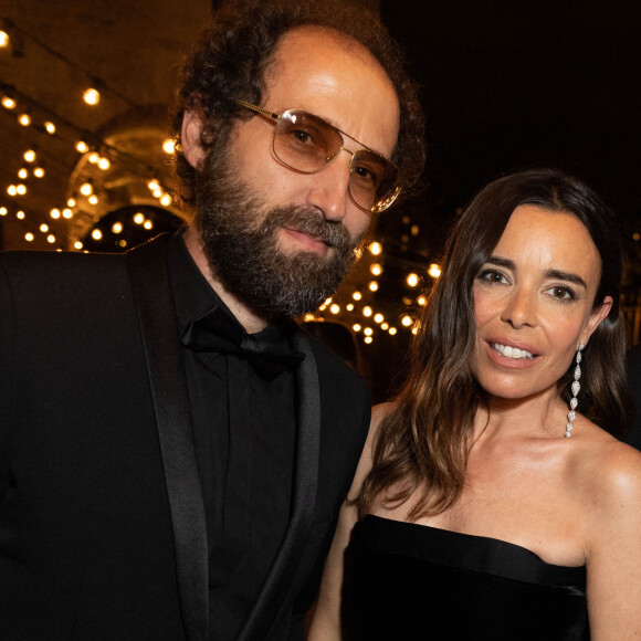 La discrète compagne du non-moins discret Thomas Bangalter a rétabli la vérité : elle n'a vécu que huit mois à Los Angeles à l'heure du tournage de la série "Alias".
Thomas Bangalter, Elodie Bouchez, Biolay - Personnalités à la soirée "Women In Motion" par Kering au Château de la Castre lors du 75ème Festival International du Film de Cannes. Le 22 mai 2022 © Olivier Borde / Bestimage