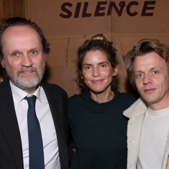 Elle présentait la pièce "Vel d'Hiv" aux spectateurs.
Exclusif - Alice Taglioni, Alex Lutz et Jean-Marc Dumontet - Représentation de la pièce "Vel d'Hiv" au théâtre Antoine dans le cadre de la 6e édition des "Paroles Citoyennes" à Paris. Le 27 mars 2023. © Bertrand Rindoff / Bestimage