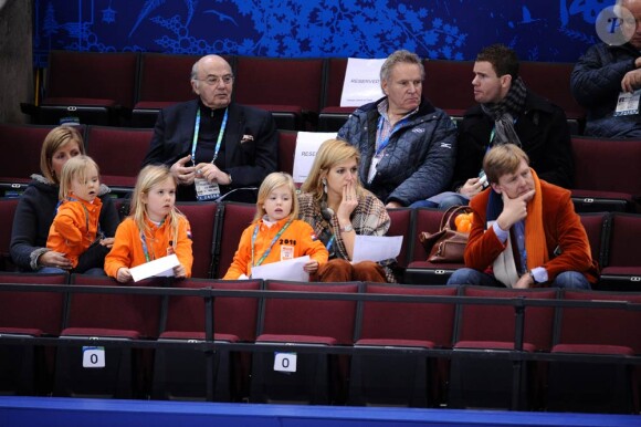 Maxima des Pays-Bas, Willem-Alexander et leurs trois fillettes sont à Vancouver pour les Jeux Olympiques d'hiver. Le 23 février, ils assistaient au programme court du patinage féminin