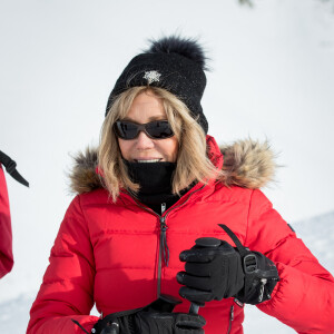 Exclusif - Le président Emmanuel Macron et sa femme Brigitte Macron (Trogneux) font du ski dans la station de la Mongie le 26 décembre 2017. © Dominique Jacovides - Cyril Moreau / Bestimage 
