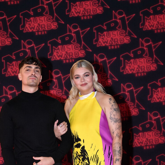 Florian Rossi et sa compagne Louane Emera lors de la 23ème édition des NRJ Music Awards 2021 au Palais des Festivals de Cannes, le 20 novembre 2021. © Rachid Bellak/Bestimage 