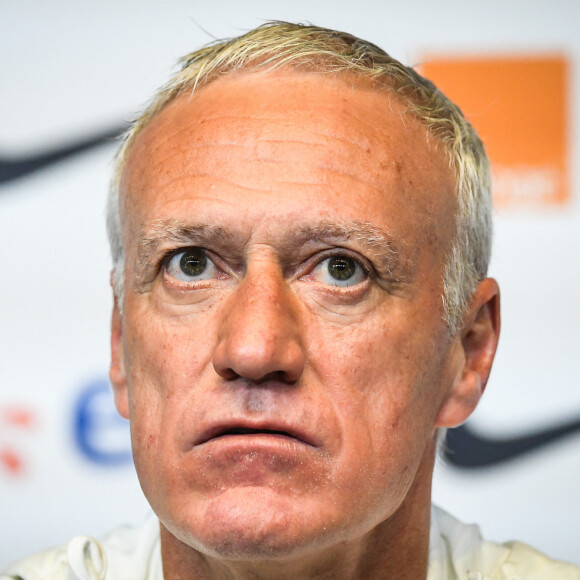 Didier Deschamps porte plainte contre un célèbre journaliste
 
Didier Deschamps lors de la conférence de presse de l'équipe de France avant le match de qualification l'UEFA Euro au Stade de France à Saint-Denis près de Paris, France. © Matthieu Mirville/Zuma Press/Bestimage