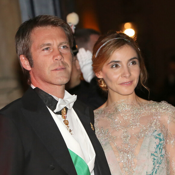 Clotilde Courau et Emmanuel-Philibert de Savoie ont un parcours amoureux atypique
Le prince Emmanuel Philibert de Savoie et la princesse Clotilde de Savoie (Clotilde Courau) - Arrivee des invites au diner de gala organise au Palais Grand-Ducal, a l'occasion du mariage du prince Guillaume de Luxembourg et la comtesse Stephanie de Lannoy a Luxembourg. 