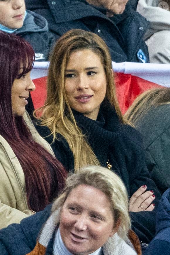 Chloé de Launay dans les tribunes lors du match de football de qualification pour la Coupe du monde 2022 entre la France et le Kazakhstan au stade Parc des Princes à Paris, France, le 13 novembre 2021. La France a gagné 8-0. © Cyril Moreau/Bestimage 