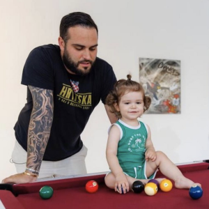 Le candidat de télé-réalité a partagé sa douleur de devoir bientôt se séparer de son fils Zlatan. 
Nikola Lozina et son ex-femme Laura Lempika sont les parents du jeune Zlatan, âgé de 2 ans - Instagram