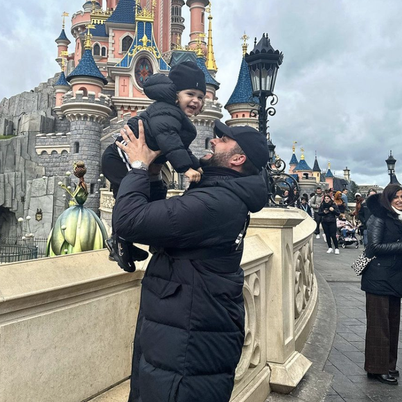 En souffrance, Nikola Lozina explique ensuite se demander s'il ne devrait pas revivre à Dubaï afin de voir plus souvent son enfant.
Nikola Lozina et son ex-femme Laura Lempika sont les parents du jeune Zlatan, âgé de 2 ans - Instagram