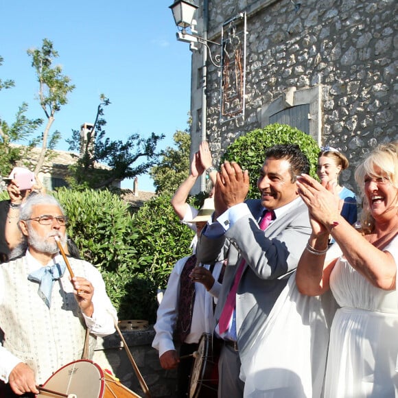Mariage de Charlotte de Turckheim et Zaman Hachemi à la mairie d'Eygalières, en Provence, le 31 août 2012.