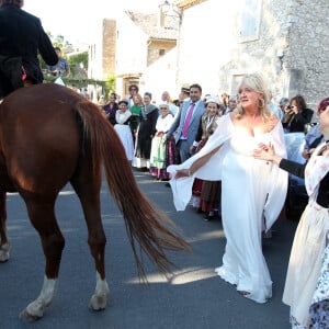 Mariage de Charlotte de Turckheim et Zaman Hachemi à la mairie d'Eygalières, en Provence, le 31 août 2012.