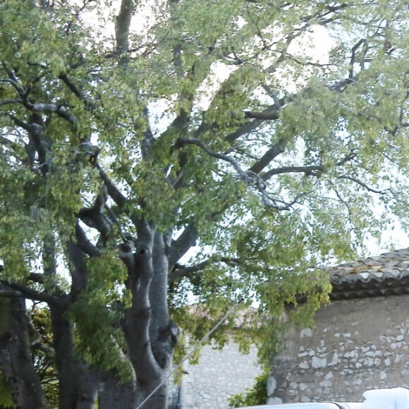 Mariage de Charlotte de Turckheim et Zaman Hachemi à la mairie d'Eygalières, en Provence, le 31 août 2012.