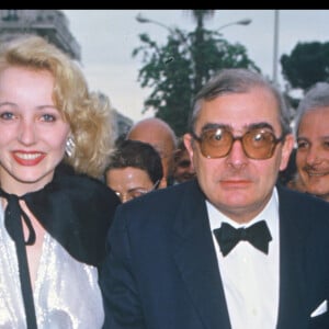 Archives - Pauline Lafont et Claude Chabrol présentent "Le poulet au vinaigre" au Festival de Cannes en 1985.
