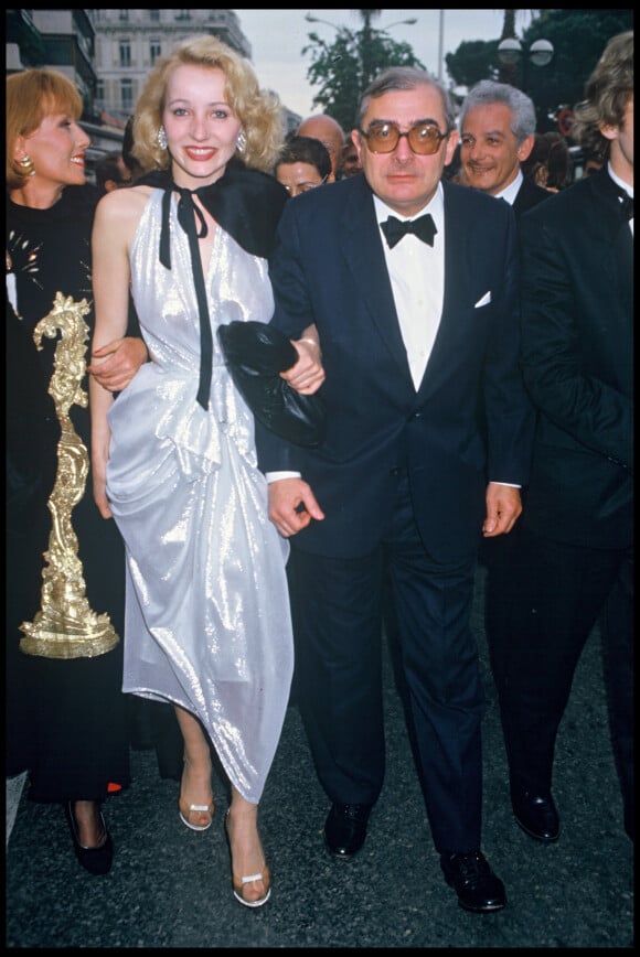Archives - Pauline Lafont et Claude Chabrol présentent "Le poulet au vinaigre" au Festival de Cannes en 1985.