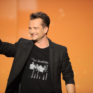 Un endroit qu'il connaît désormais assez bien puisqu'il y possède une "maison de vacances".
Exclusif - David Hallyday - Enregistrement de l'émission "La Chanson secrète 5", qui sera diffusée le 11 janvier 2020 sur TF1, à Paris. Le 17 décembre 2019 © Gaffiot-Perusseau / Bestimage 