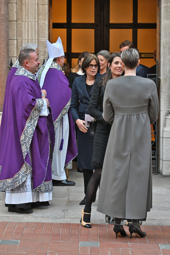 La princesse Stéphanie de Monaco, Charlotte Casiraghi et la princesse Charlene de Monaco - Sortie de la messe en mémoire du prince Rainier III en la cathédrale de Monaco, le 5 avril 2023. © Bruno Bebert / Bestimage