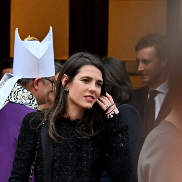 Charlotte Casiraghi - Sortie de la messe en mémoire du prince Rainier III en la cathédrale de Monaco, le 5 avril 2023. © Bruno Bebert / Bestimage