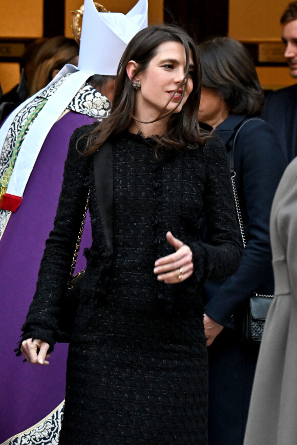 Charlotte Casiraghi - Sortie de la messe en mémoire du prince Rainier III en la cathédrale de Monaco, le 5 avril 2023. © Bruno Bebert / Bestimage