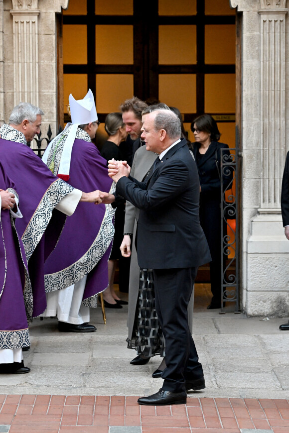 Le prince Albert II de Monaco et la princesse Charlene - Sortie de la messe en mémoire du prince Rainier III en la cathédrale de Monaco, le 5 avril 2023. © Bruno Bebert / Bestimage