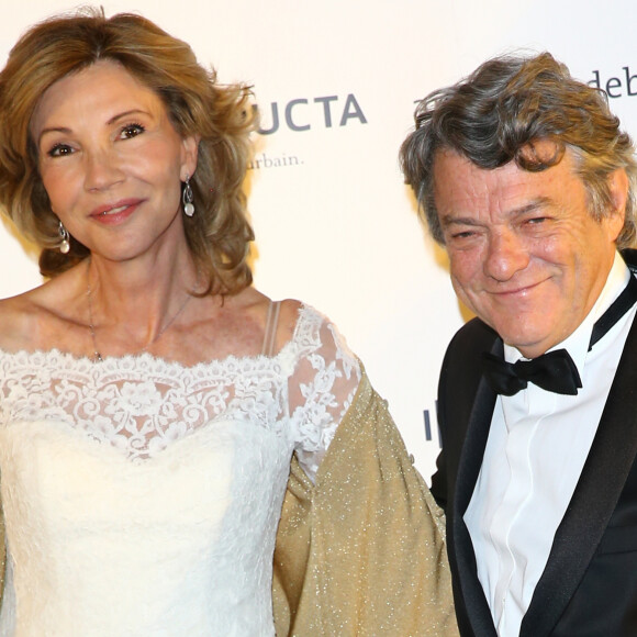 En juillet 2005, Jean-Louis Borloo a épousé la journaliste Béatrice Schönberg.
Exclusif - Béatrice Schönberg et son mari Jean-Louis Borloo - Soirée de Gala "Africa on the Rock" de l'AMREF Flying Doctors en partenariat avec la Fondation Princesse Charlene de Monaco à l'hôtel de Paris à Monaco.  © Bruno Bebert / Olivier Huitel / Pool Restreint / Bestimage