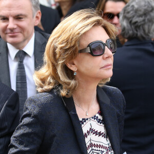 Béatrice Schönberg - Sorties des obsèques de Patrice Dominguez en la basilique Sainte Clotilde à Paris. Le 16 avril 2015