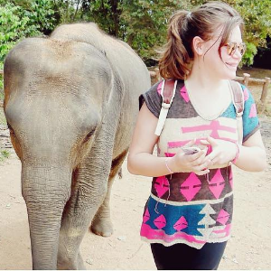 Camille Gottlieb, fille de la princesse Stéphanie de Monaco, lors d'un voyage au Sri Lanka début 2016, photo Instagram. "Je vous présente mon nouveau bébé préféré : Malawa, 4 ans, 670 kilos et orpheline", a-t-elle écrit.