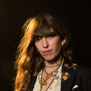 Exclusif - Lou Doillon - Backstage de l'enregistrement de l'émission "La Chanson secrète 6" à la Scène musicale à Paris, qui sera diffusée le 12 décembre sur TF1. Le 8 septembre 2020 Après le succès des précédentes éditions, " LA CHANSON SECRETE ", présentée par N.ALIAGAS et produite par DMLS TV, revient sur TF1. 8 artistes ne savent rien de ce qui va se passer pour eux ! Ils ont accepté de jouer le jeu, de se laisser totalement surprendre, émouvoir, parfois même déstabiliser car ils vont découvrir en même temps que les téléspectateurs une surprise : une chanson qui leur est chère revisitée et réinterprétée par un artiste. Des mises en scène spectaculaires au service de l'émotion... Et des émotions fortes pour l'artiste assis dans le fauteuil grâce à la venue sur le plateau de proches et d'invités inattendus. Les téléspectateurs seront aux premières loges pour vivre ces moments d'intimité musicale rare. © Gaffiot-Moreau / Bestimage 