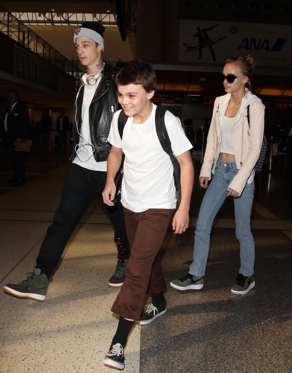 Info - Jack Depp amoureux de Camille Jansen - Info - Jack Depp fête ses 18 ans - Vanessa Paradis arrive avec ses enfants Lily-Rose Depp et Jack Depp à l'aéroport de LAX à Los Angeles. Lily-Rose Depp est accompagnée de son petit ami Ash Stymest. Le 21 mars 2016