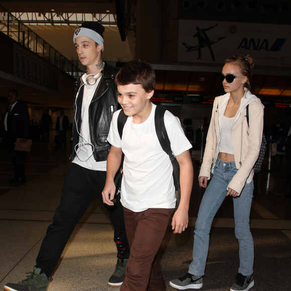 Info - Jack Depp amoureux de Camille Jansen - Info - Jack Depp fête ses 18 ans - Vanessa Paradis arrive avec ses enfants Lily-Rose Depp et Jack Depp à l'aéroport de LAX à Los Angeles. Lily-Rose Depp est accompagnée de son petit ami Ash Stymest. Le 21 mars 2016