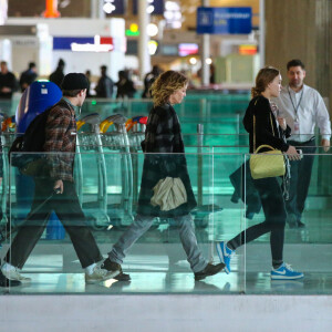 Exclusif - Vanessa Paradis vient chercher ses enfants Lily-Rose et Jack Depp à l'aéroport Roissy CDG, près de Paris le 19 mars 2017. Elle est accompagnée de son homme de confiance et chauffeur Philippe Fendt .