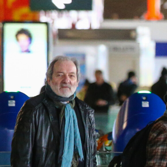 Exclusif - Vanessa Paradis vient chercher ses enfants Lily-Rose et Jack Depp à l'aéroport Roissy CDG, près de Paris le 19 mars 2017. Elle est accompagnée de son homme de confiance et chauffeur Philippe Fendt .