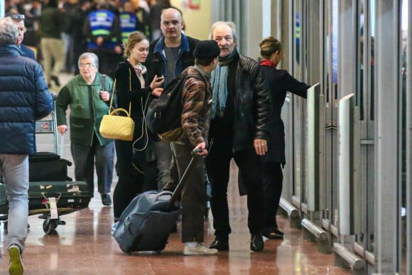 Exclusif - Vanessa Paradis vient chercher ses enfants Lily-Rose et Jack Depp à l'aéroport Roissy CDG, près de Paris le 19 mars 2017. Elle est accompagnée de son homme de confiance et chauffeur Philippe Fendt .