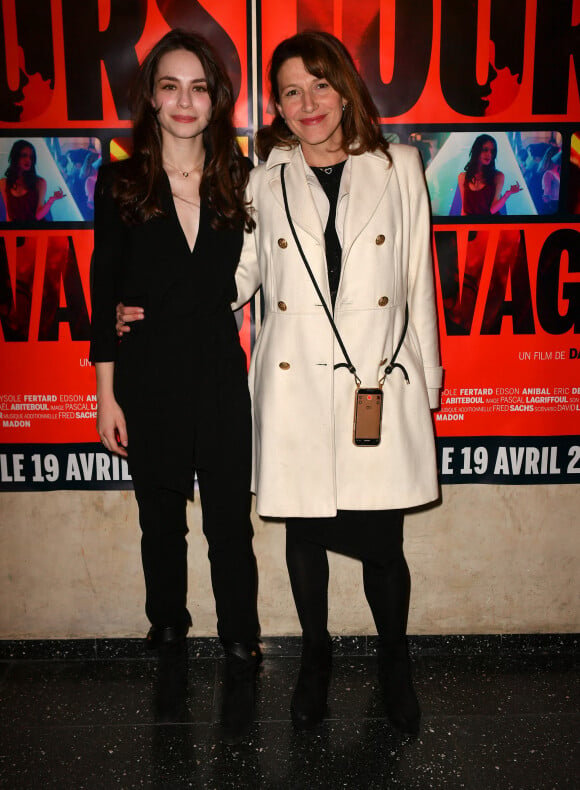 Lola Aubrière, Caroline Ducey lors de l'avant-première du film "Jours sauvages" au cinéma Max Linder à Paris le 3 avril 2023. © Veeren / Bestimage