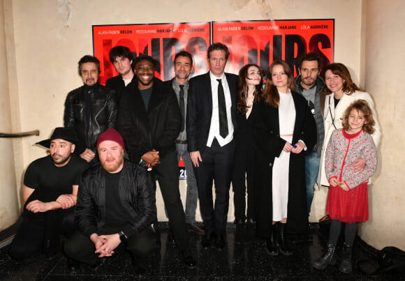 Alain-Fabien Delon, le réalisateur David Lanzmann, Lola Aubrière, Redouanne Harjane, Mikaël Fitoussi, Marysole Fertard lors de l'avant-première du film "Jours sauvages" au cinéma Max Linder à Paris le 3 avril 2023. © Veeren / Bestimage