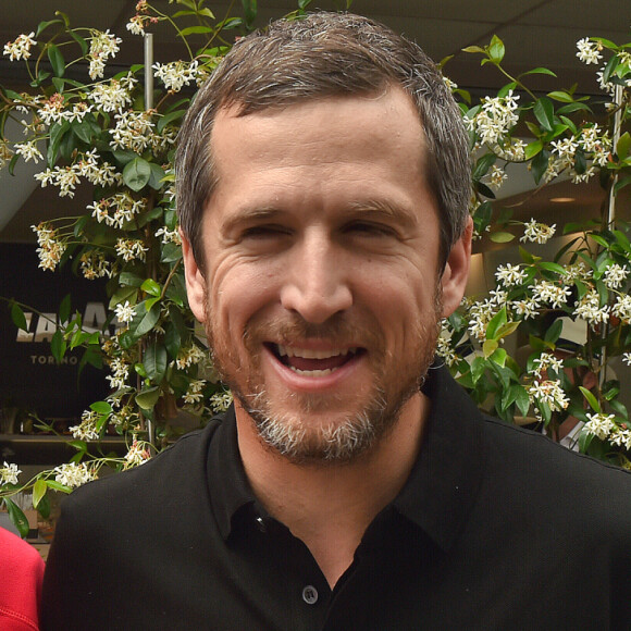 Guillaume Canet et Marion Cotillard au village lors des internationaux de France à Roland Garros le 10 juin 2018. © Veeren / Bestimage