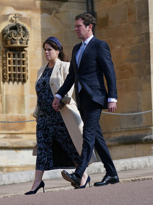 La princesse Eugenie d'York (enceinte) et son mari Jack Brooksbank - La famille royale du Royaume Uni arrive à la chapelle Saint George pour la messe de Pâques au château de Windsor le 9 avril 2023. 