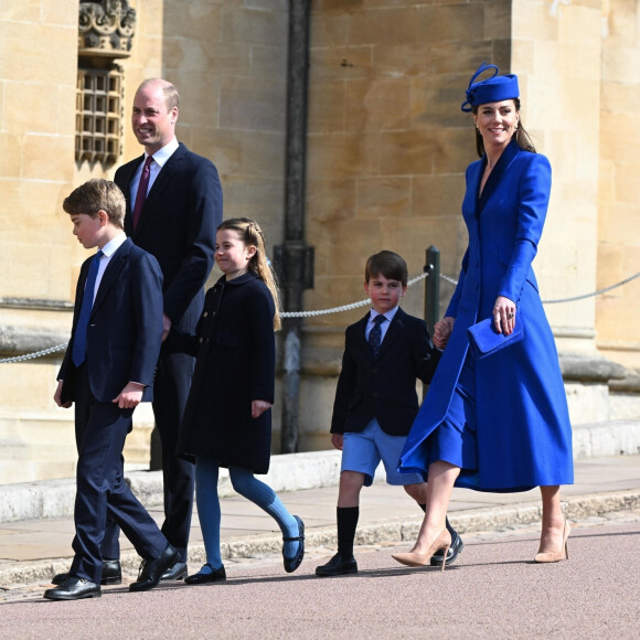 Le prince William, prince de Galles, Le prince George de Galles, La princesse Charlotte de Galles, Le prince Louis de Galles, Catherine (Kate) Middleton, princesse de Galles - La famille royale du Royaume Uni arrive à la chapelle Saint George pour la messe de Pâques au château de Windsor le 9 avril 2023. 