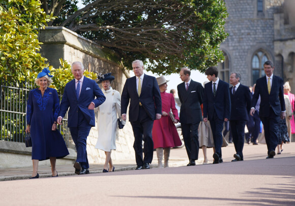 Le roi Charles III d'Angleterre et Camilla Parker Bowles, reine consort d'Angleterre, la princesse Anne, le prince Andrew duc d'York, le prince Edward, duc d'Edimbourg - La famille royale du Royaume Uni arrive à la chapelle Saint George pour la messe de Pâques au château de Windsor le 9 avril 2023. 