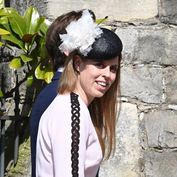 La princesse Beatrice, duchesse d'York - La famille royale du Royaume Uni quitte la chapelle Saint George après la messe de Pâques au château de Windsor le 9 avril 2023. 