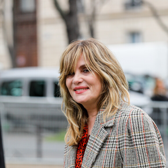 Emmanuelle Seigner - Défilé Miu Miu collection prêt-à-porter Automne/Hiver 2020-2021 lors de la Fashion Week à Paris le 3 mars 2020. © Christophe Clovis - Veeren Ramsamy / Bestimage