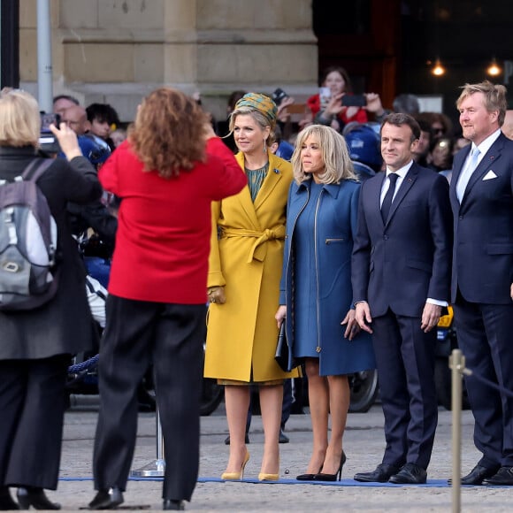 La visite présidentielle s'achèvera ce mercredi 12 avril 
Accueil officiel du Président Emmanuel Macron et de Brigitte Macron par le Roi Willem-Alexander et la Reine Máxima des Pays-Bas au palais royal à Amsterdam le 11 avril 2023. © Dominique Jacovides / Bestimage 