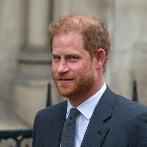 Le prince Harry, duc de Sussex, à la sortie du procès contre l'éditeur du journal "Daily Mail" à la Haute Cour de Londres, le 28 mars 2023. Parmi les plaignants, accusant le quotidien d'avoir obtenu des informations illégalement, figurent E.John et L.Hurley. 