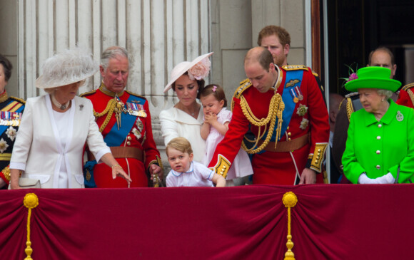 Camilla Parker Bowles, duchesse de Cornouailles, le prince Charles, Kate Catherine Middleton, duchesse de Cambridge, la princesse Charlotte, le prince George, le prince Harry, le prince William, la reine Elisabeth II d'Angleterre - La famille royale d'Angleterre au balcon du palais de Buckingham lors de la parade "Trooping The Colour" à l'occasion du 90ème anniversaire de la reine. Le 11 juin 2016 