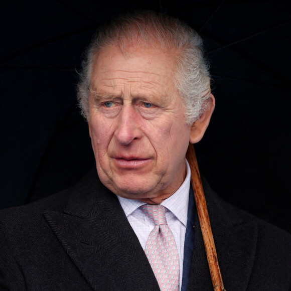 Charles III a imposé ses choix pour son couronnement
Le roi Charles III d'Angleterre et le président allemand Frank-Walter Steinmeier, accompagnés du maire de la ville Peter Tschentscher, lors d'une visite au port de Hambourg. Cette visite a pour but d'en savoir plus sur son adoption des technologies vertes. Après l'annulation de leur visite en France, en raison des manifestation contre la réforme des retraites, le roi Charles et la reine consort sont en voyage officiel en Allemagne.